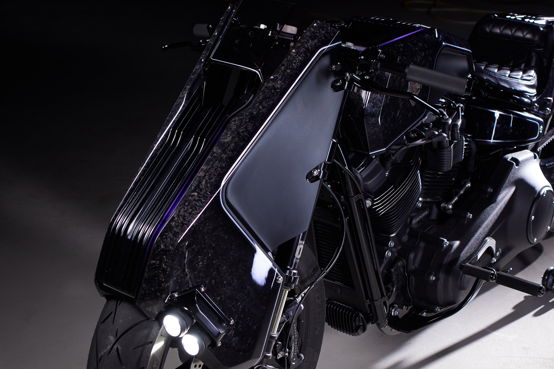 Rough Crafts 打造 Harley-Davidson 全新定製車型「Cosmos Charger」