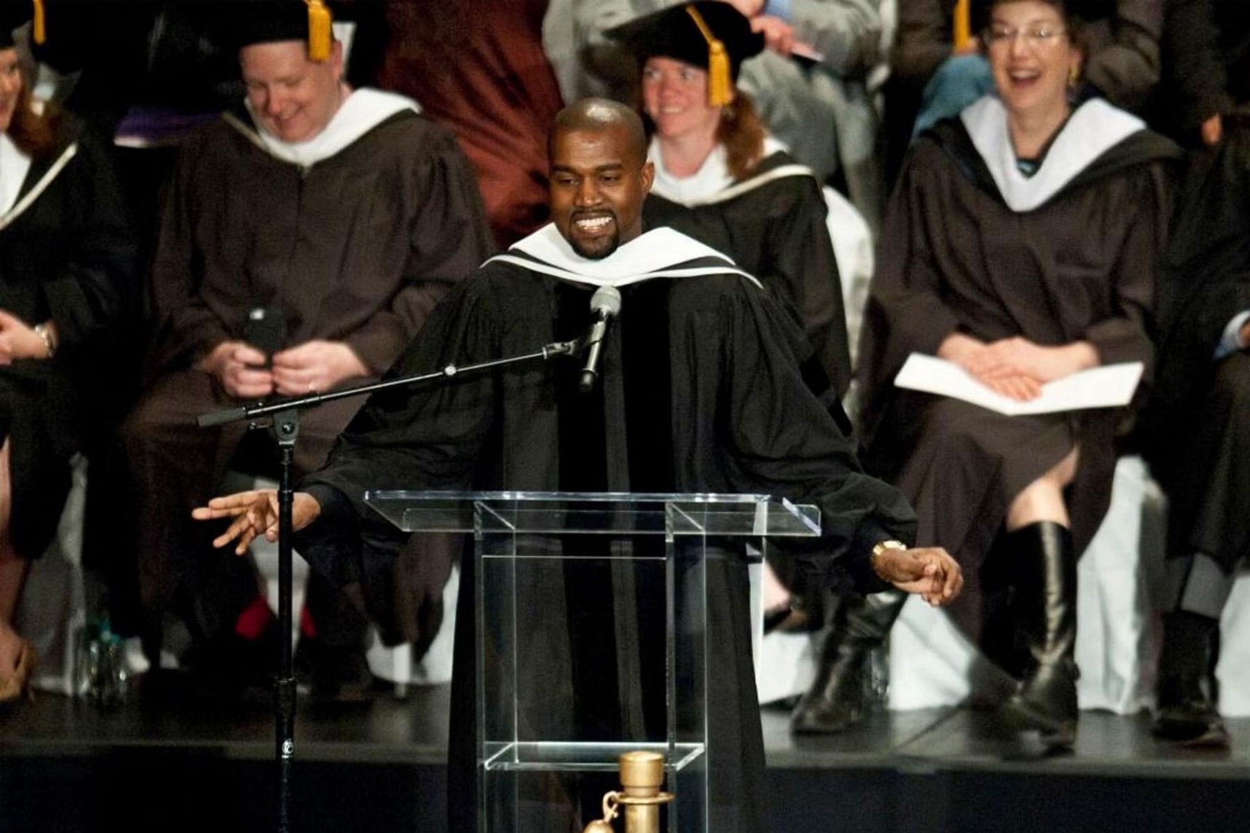 芝加哥藝術學院正式撤回 Kanye West 榮譽博士學位