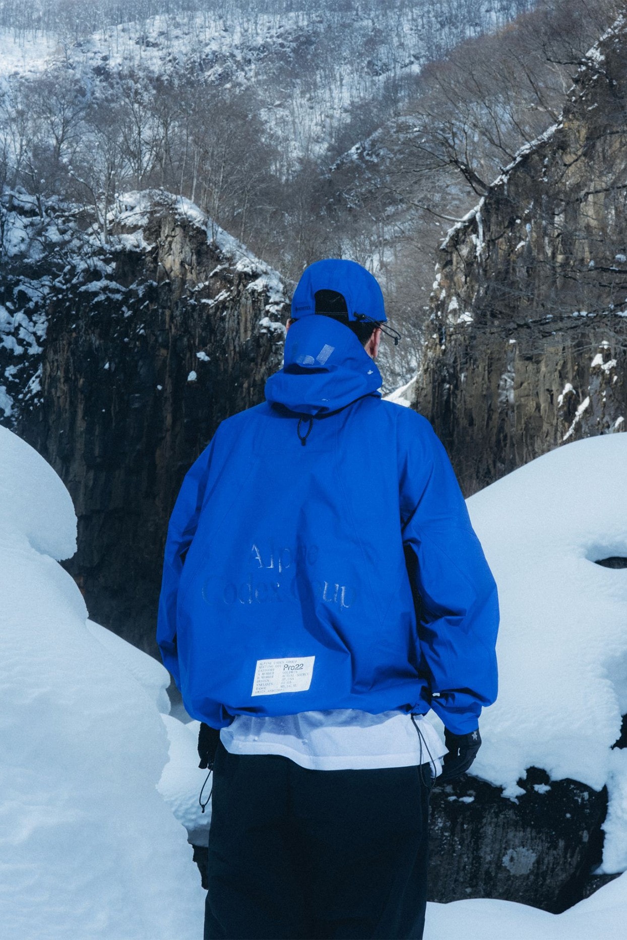 日本戶外品牌 Goldwin 為虛擬徒步旅行團體「Alpine Codex Group」打造獨佔服飾