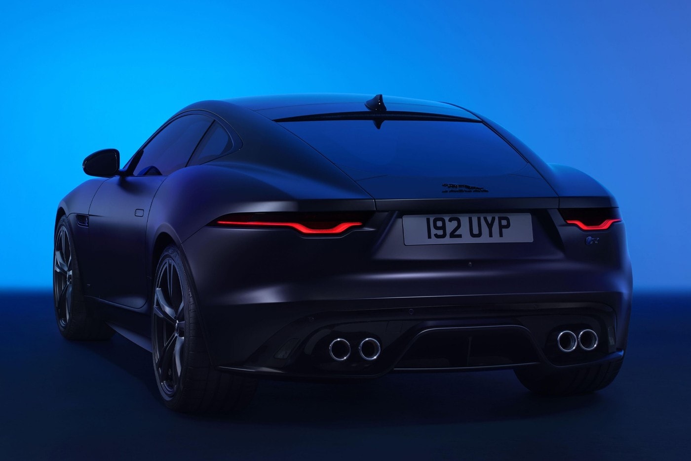 Jaguar 正式發表末代純種 V8 車款 F-TYPE 75