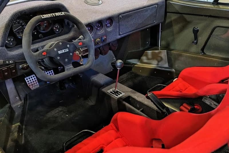 Liberty Walk 操刀打造「日章旗」主題全新 Ferrari F40 寬體改裝車型