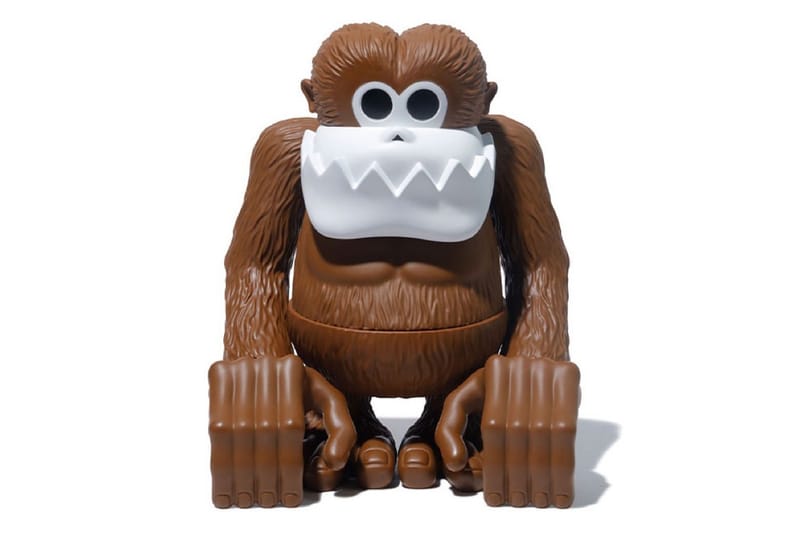 XLARGE 攜手 Bounty Hunter 推出「GORIRU-KUN」棕色迭代公仔