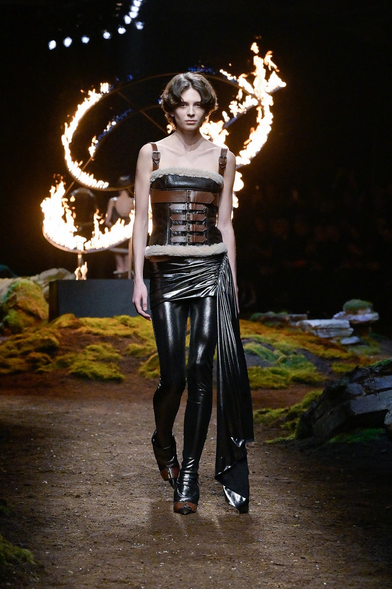 BLUMARINE 2023 秋冬女裝系列大秀正式登場