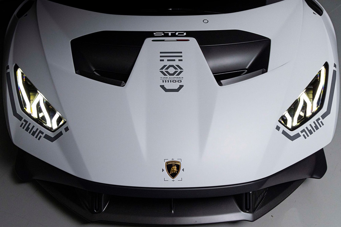 Lamborghini 攜手日本模型藝術家池內啟人打造 Cyberpunk 風格 Huracán STO 定製車型