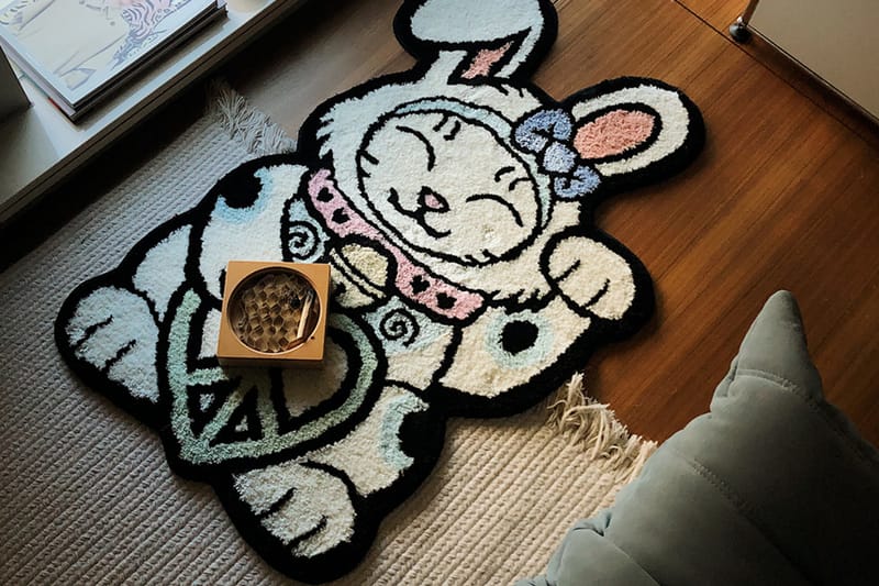 RAW EMOTIONS 推出「兔」裝招財貓地毯