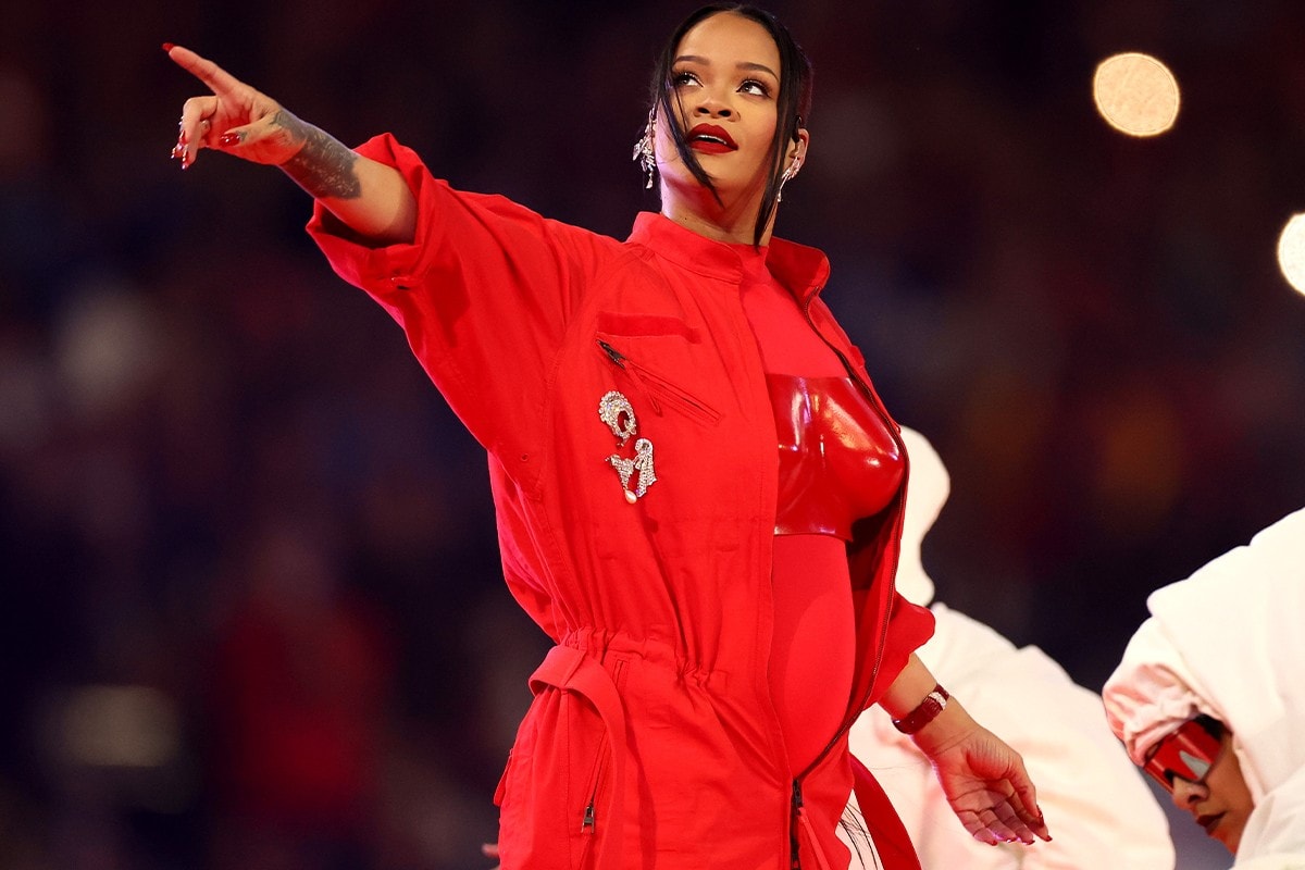 Rihanna 演出 2023 超級盃中場秀正式放送