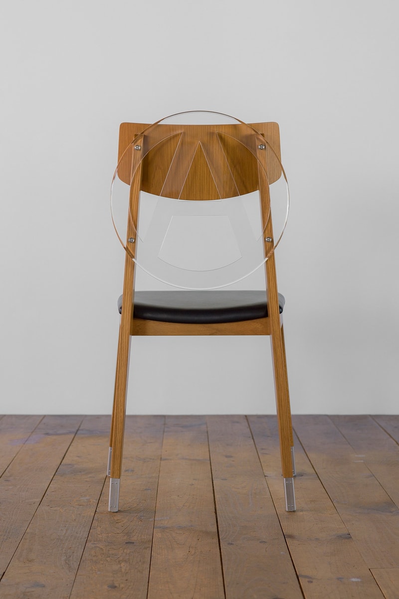UNDERCOVER x 天童木工「Anarchy Chair」全新透明迭代正式登場