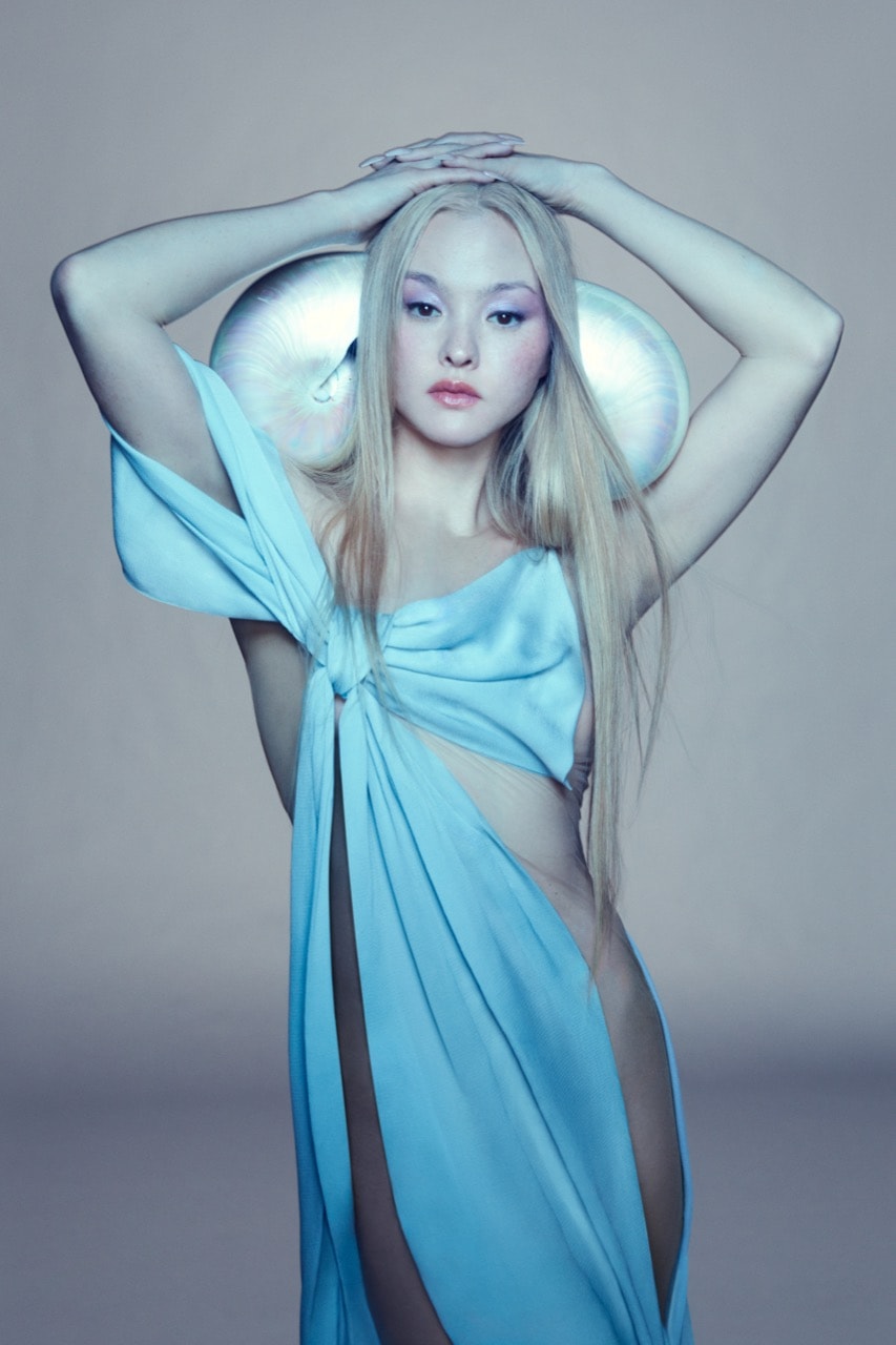 傳奇超模 Devon Aoki 出鏡演繹 Acne Studios 2023 春夏形象廣告