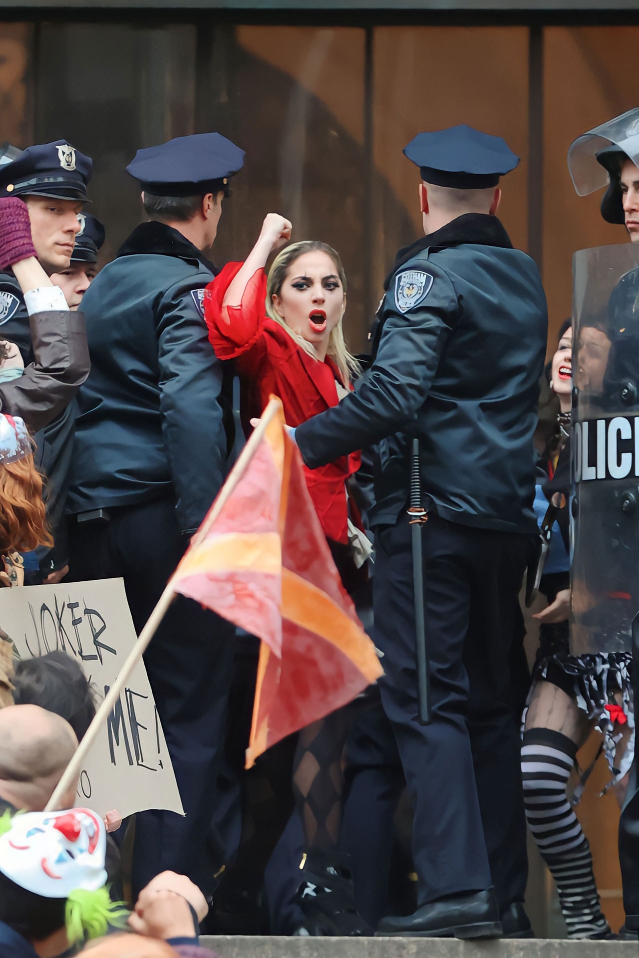 Lady Gaga 主演《小丑 Joker: Folie à Deux》新任「小丑女」最新片場照曝光