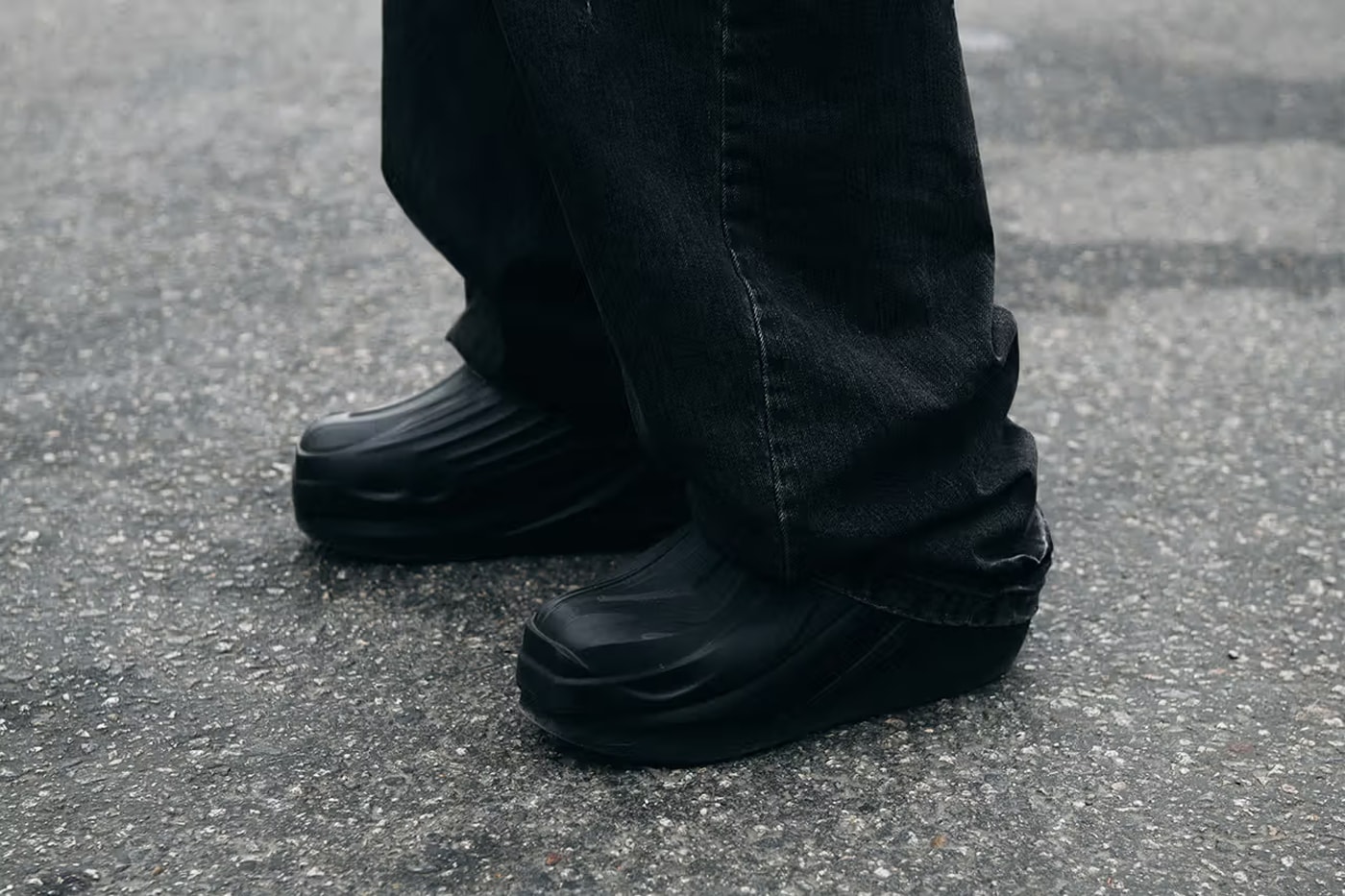 Street Style: 2023 秋冬首爾時裝周街頭鞋款趨勢