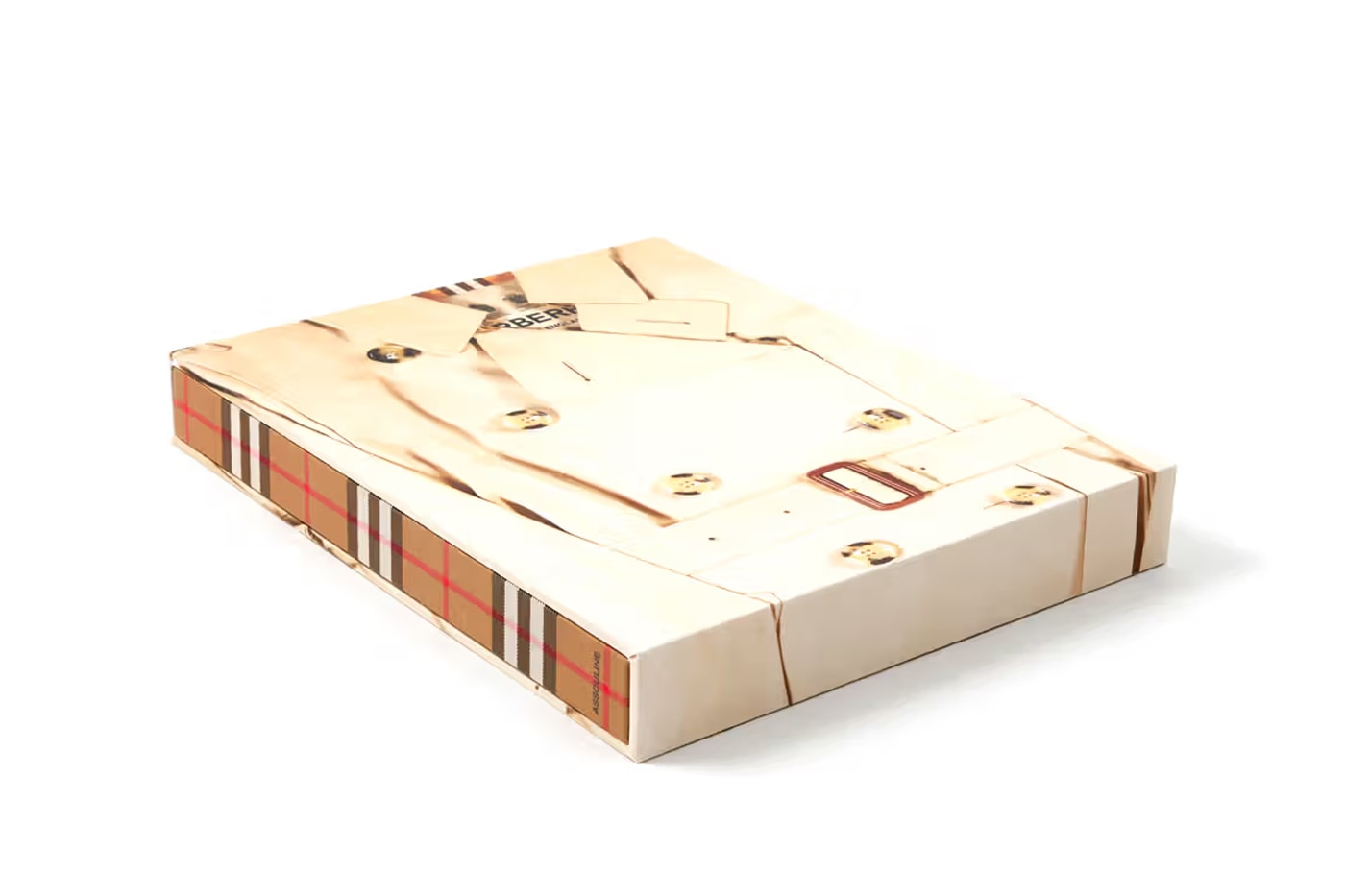 Burberry 正式推出全新精裝書籍，記錄品牌百年發展過程