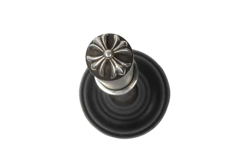 Chrome Hearts 稀有黑檀木馬桶吸把現正以 $2,200 美元出售
