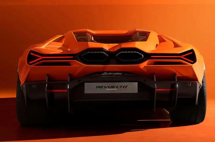 Lamborghini 正式發表全新 V12 油電系統超跑 Revuelto