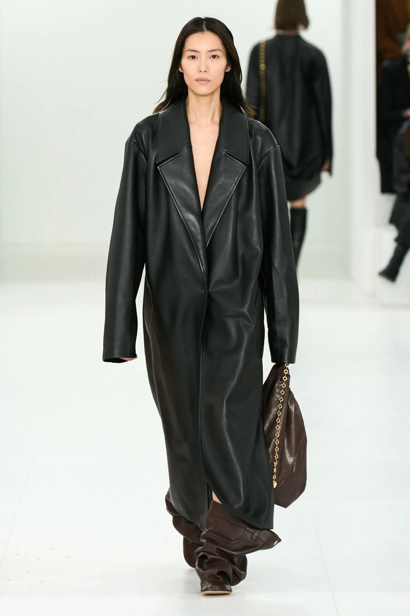 LOEWE 正式發佈 2023 秋冬女裝系列大秀