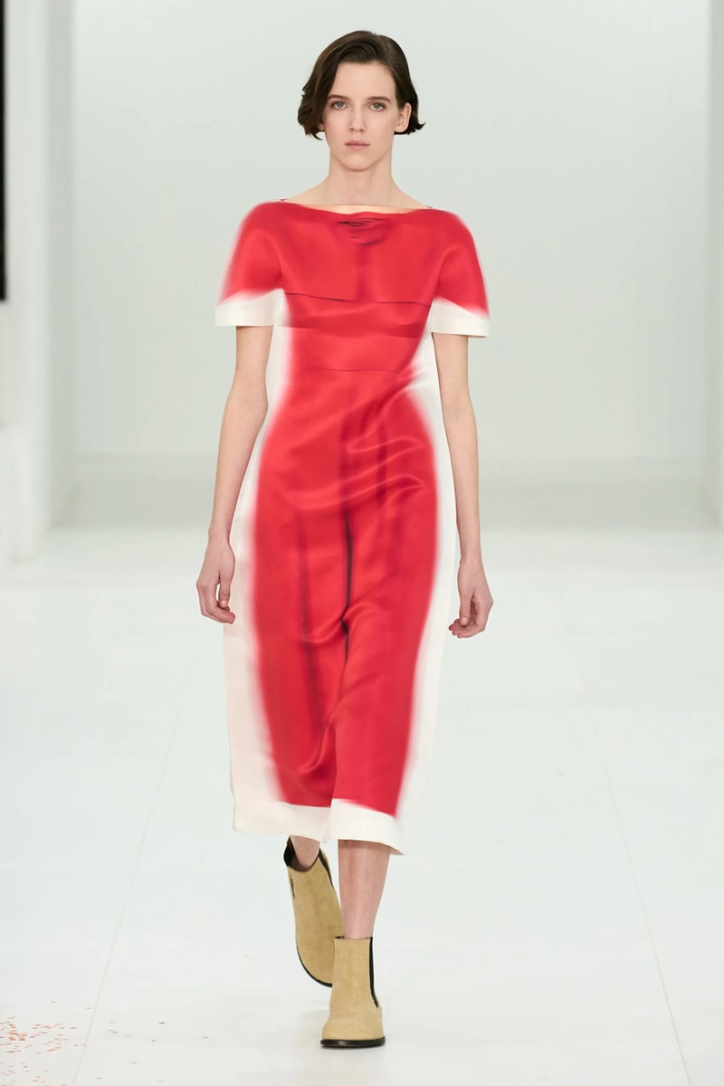 LOEWE 正式發佈 2023 秋冬女裝系列大秀