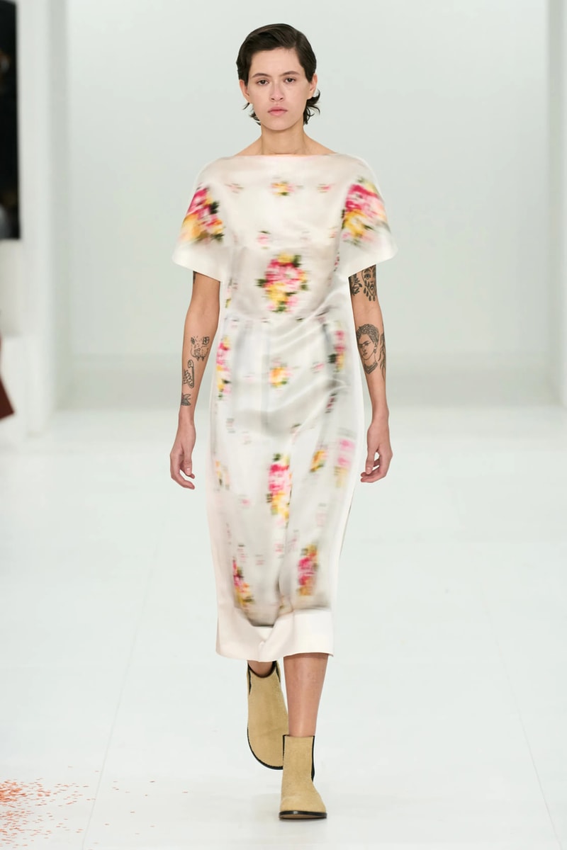 LOEWE 正式發佈 2023 秋冬女裝系列大秀