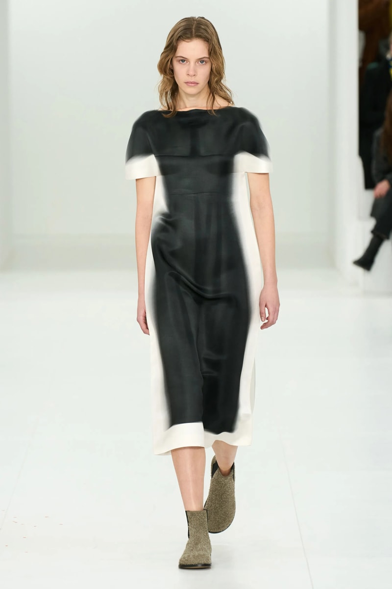 LOEWE 正式發佈 2023 秋冬女裝系列大秀