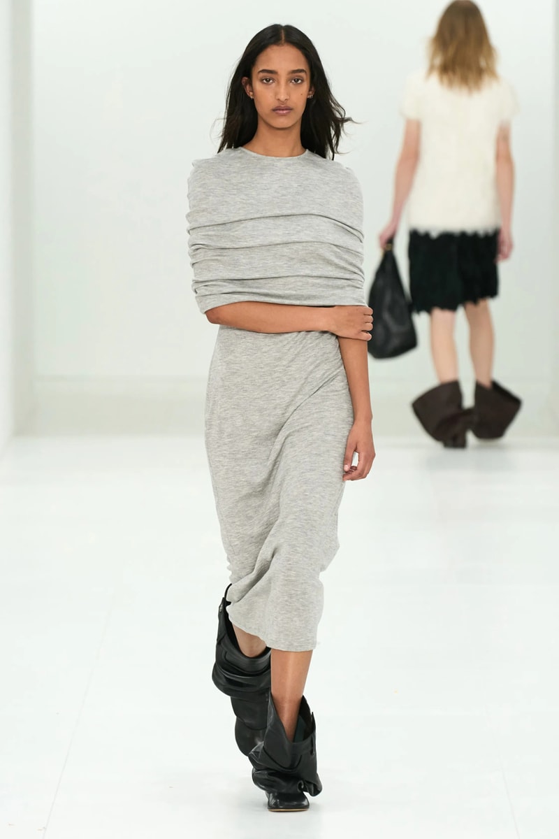 LOEWE 正式發佈 2023 秋冬女裝系列大秀