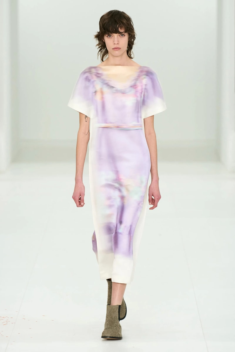 LOEWE 正式發佈 2023 秋冬女裝系列大秀