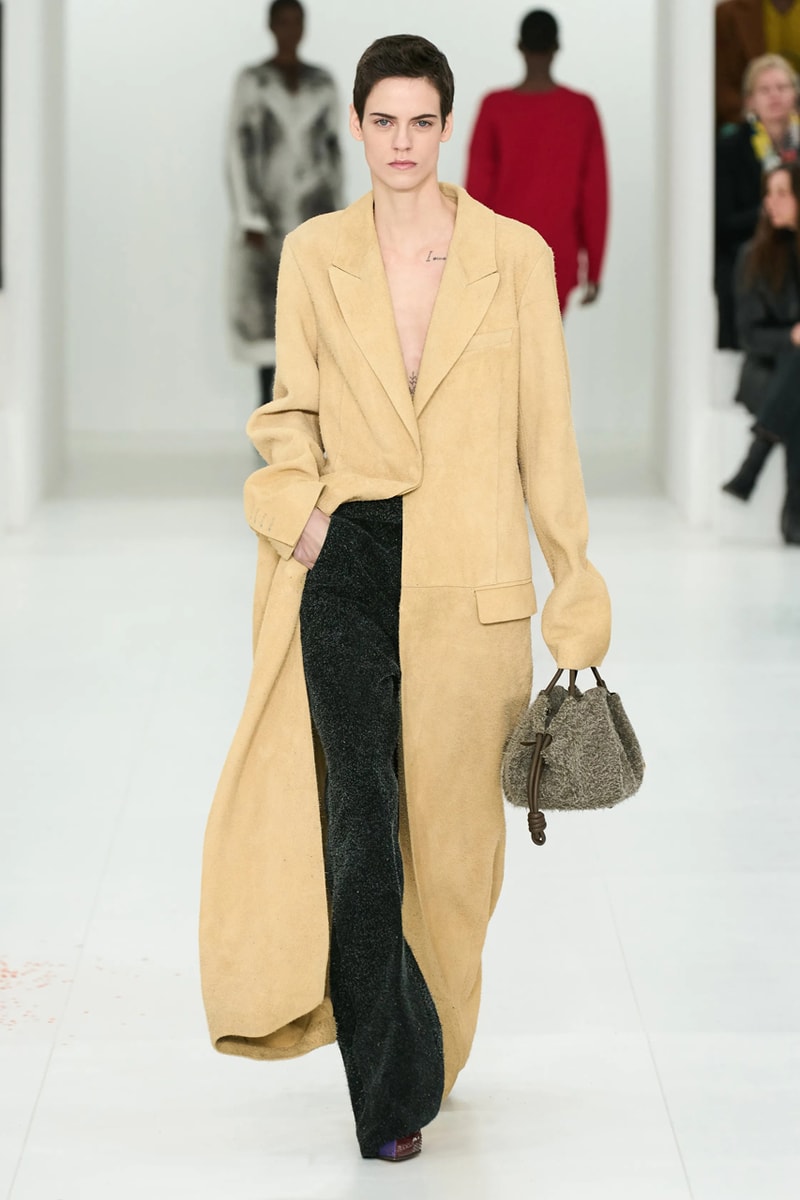 LOEWE 正式發佈 2023 秋冬女裝系列大秀