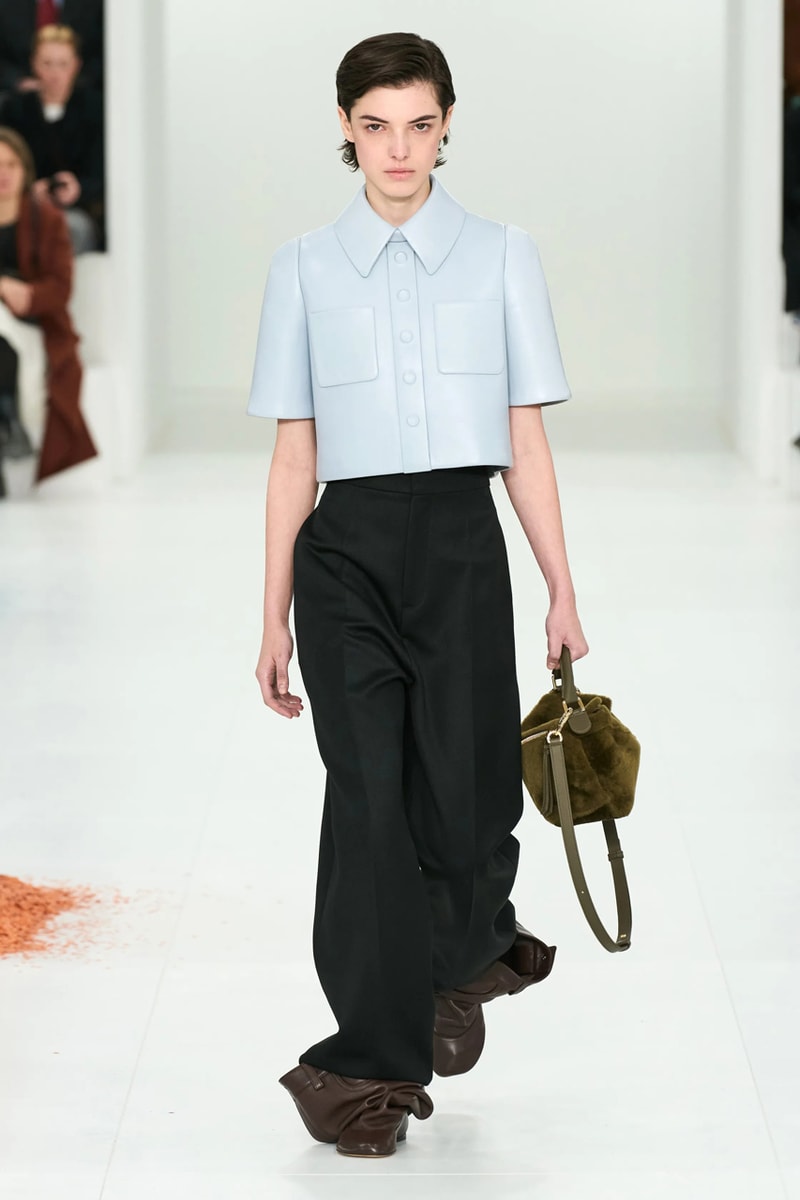 LOEWE 正式發佈 2023 秋冬女裝系列大秀