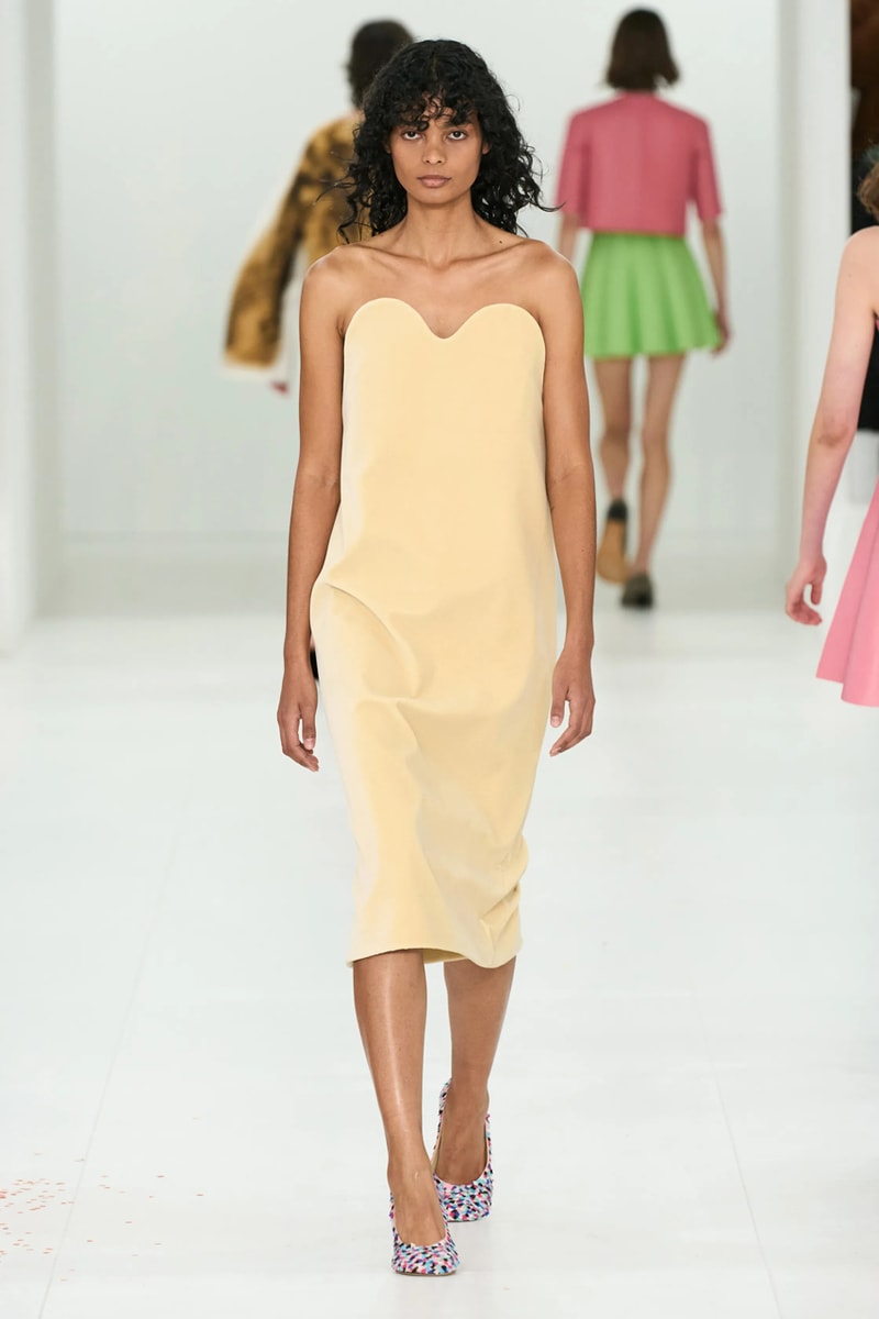 LOEWE 正式發佈 2023 秋冬女裝系列大秀
