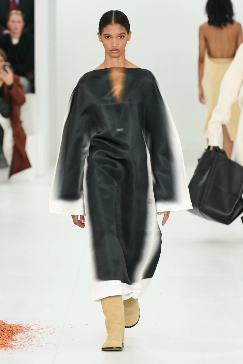 LOEWE 正式發佈 2023 秋冬女裝系列大秀