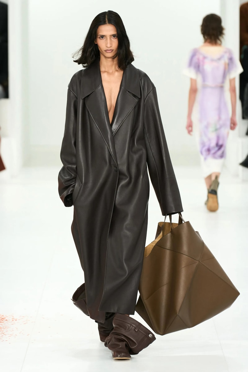 LOEWE 正式發佈 2023 秋冬女裝系列大秀