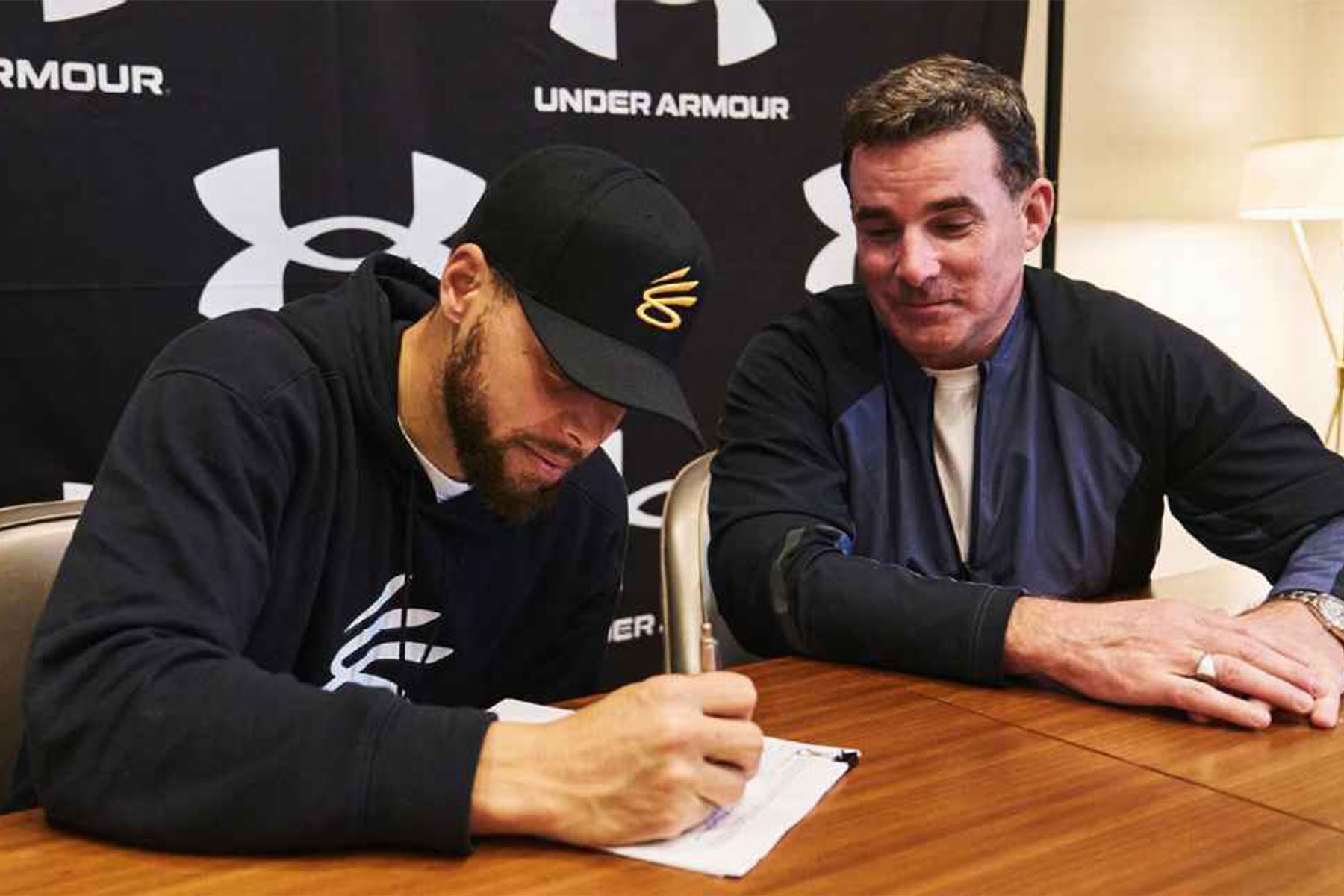 Stephen Curry 與 Under Armour 正式簽訂全新長期合約