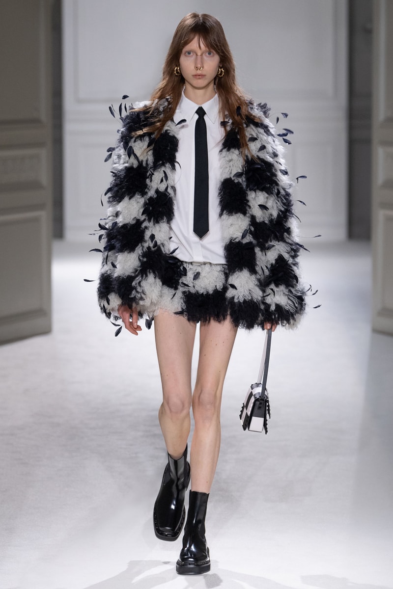 Valentino 正式發表 2023 秋冬系列大秀「Black Tie」