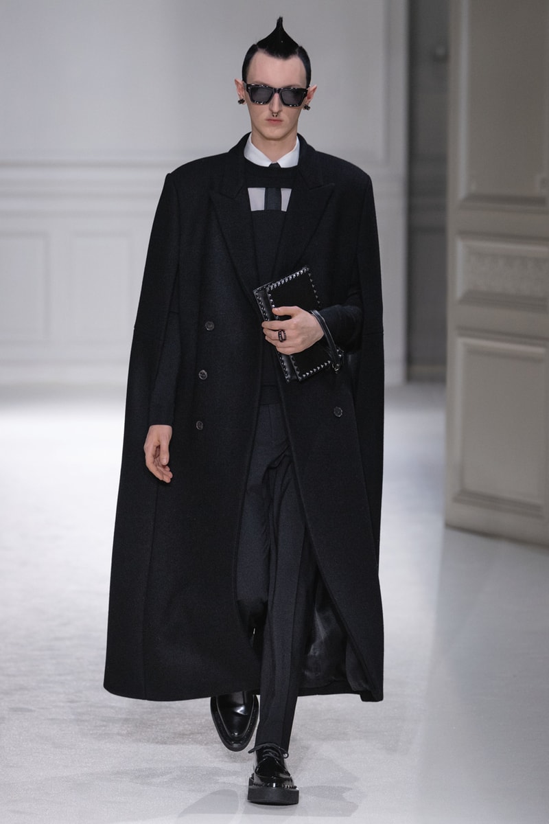 Valentino 正式發表 2023 秋冬系列大秀「Black Tie」