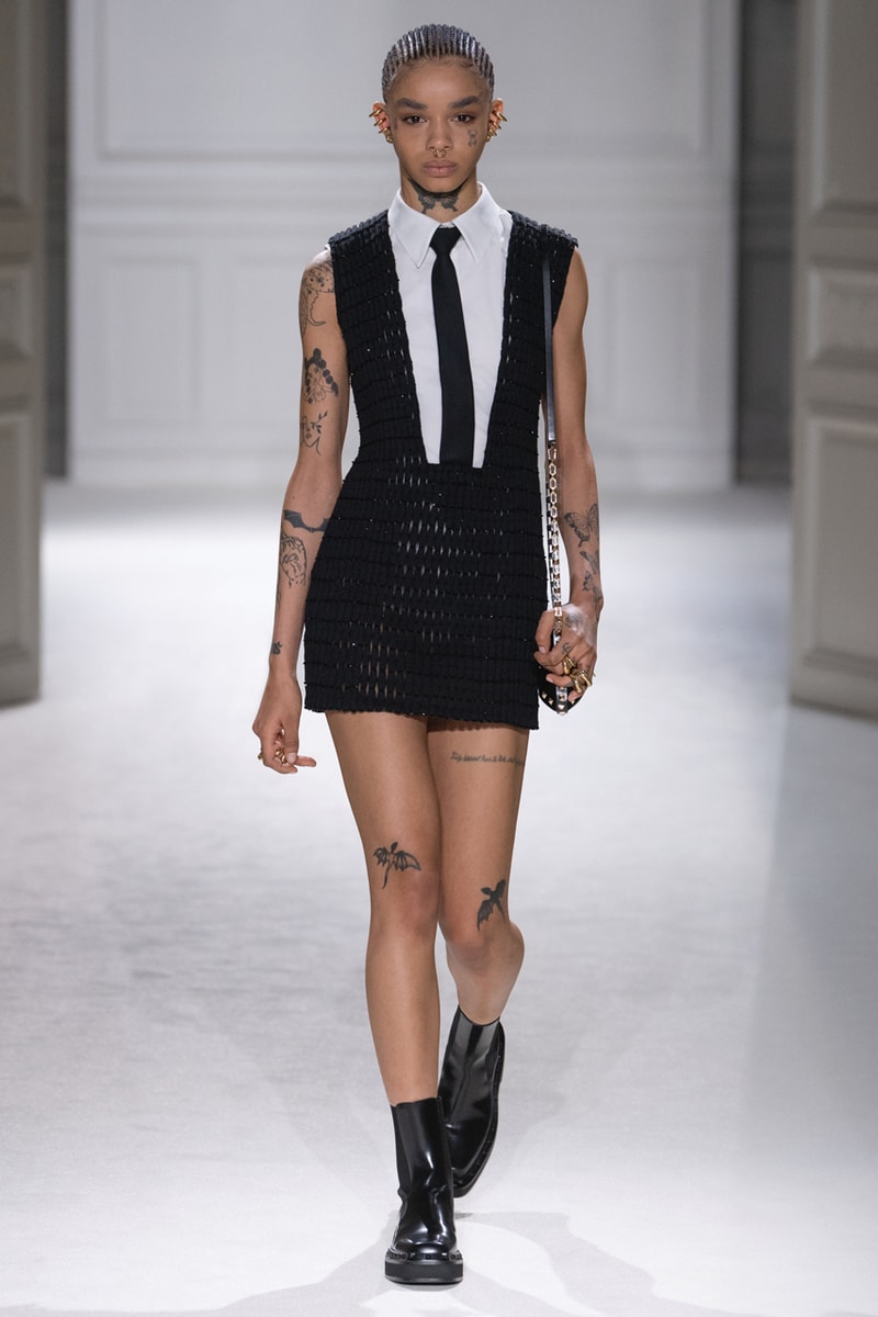 Valentino 正式發表 2023 秋冬系列大秀「Black Tie」