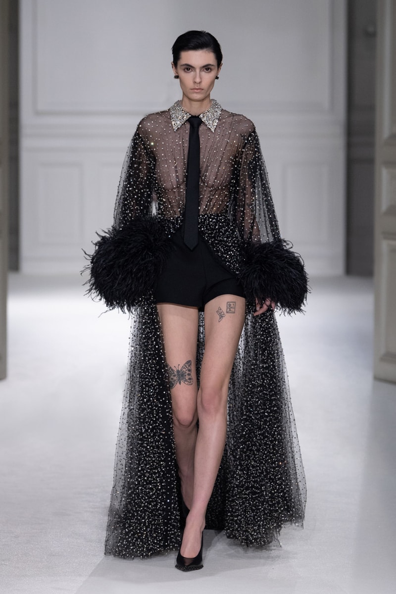 Valentino 正式發表 2023 秋冬系列大秀「Black Tie」