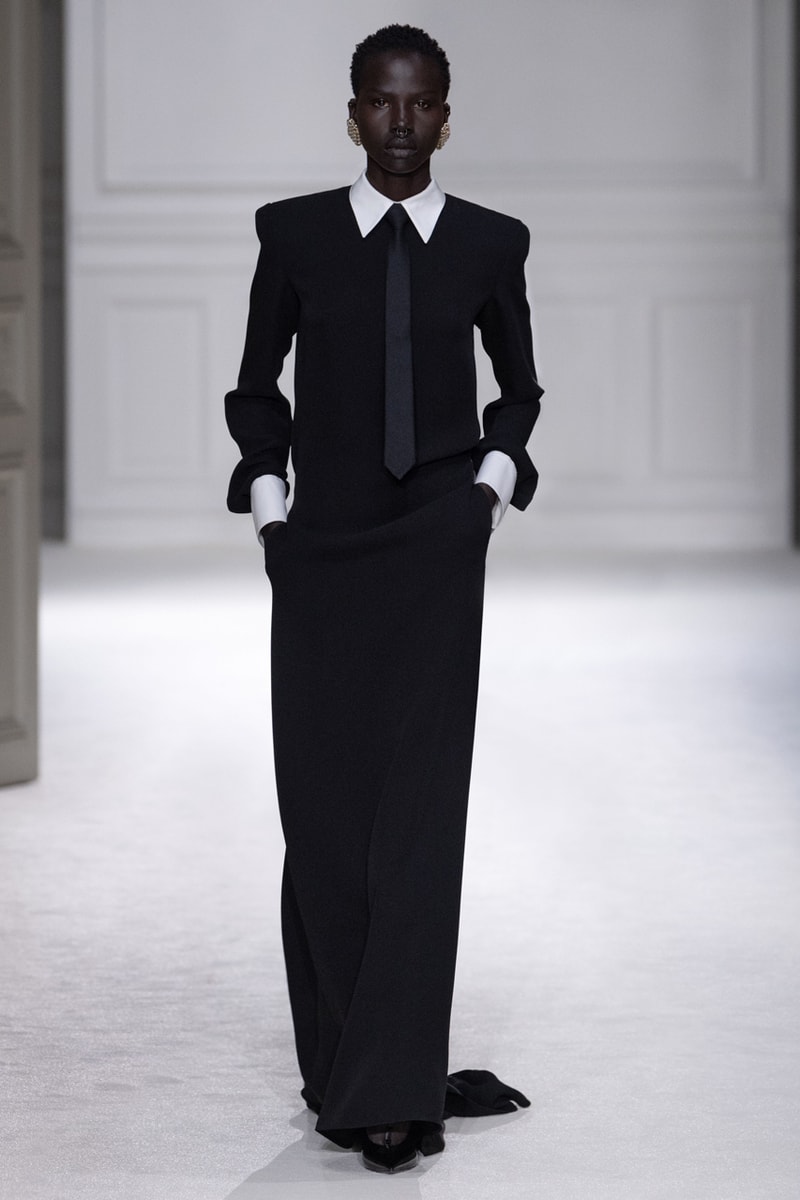 Valentino 正式發表 2023 秋冬系列大秀「Black Tie」
