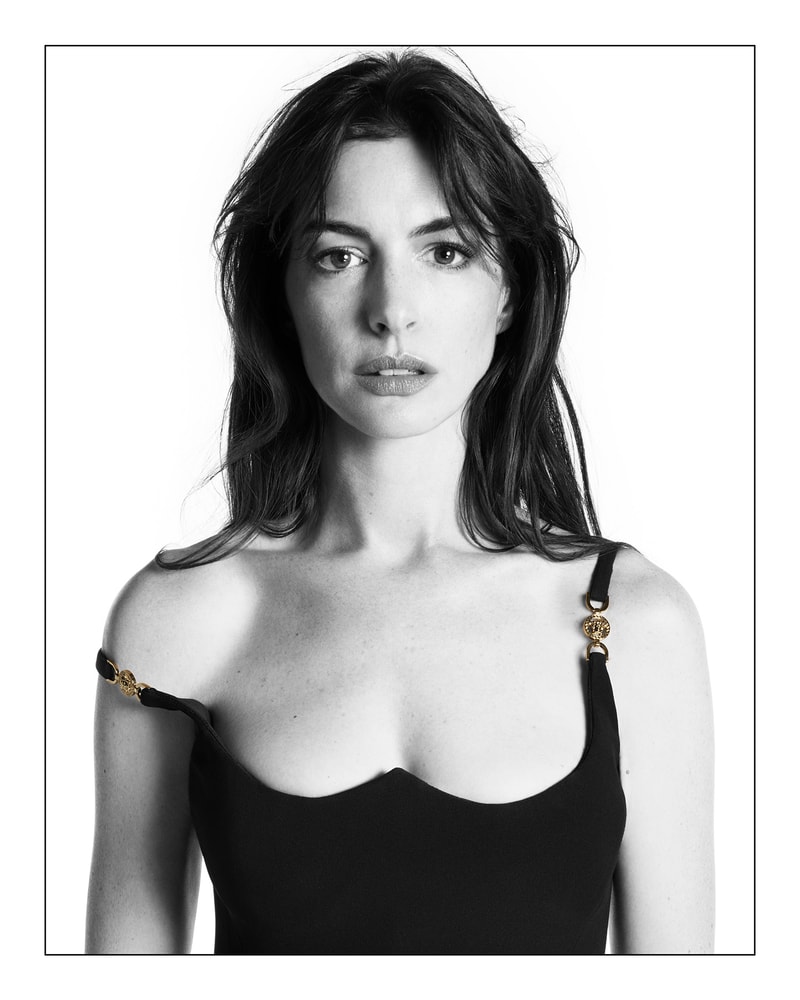 Anne Hathaway、李宇春出鏡 Versace ICONS 最新系列形象大片