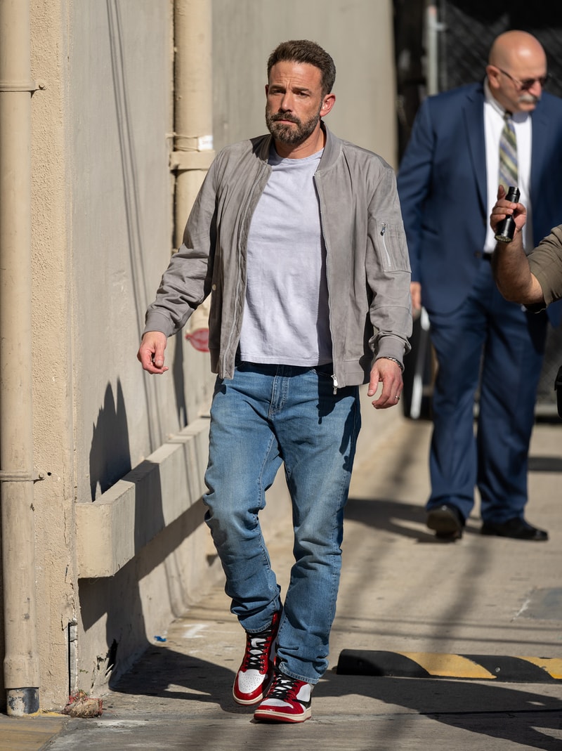 Ben Affleck 宣傳《AIR》時疑似著用未公開發售鞋款:Travis Scott x Air Jordan 1「Chicago」