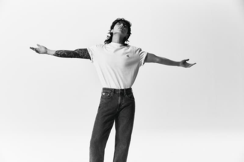 BTS 成員柾國出鏡演繹 Calvin Klein 標誌性單品
