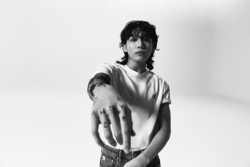 BTS 成員柾國出鏡演繹 Calvin Klein 標誌性單品
