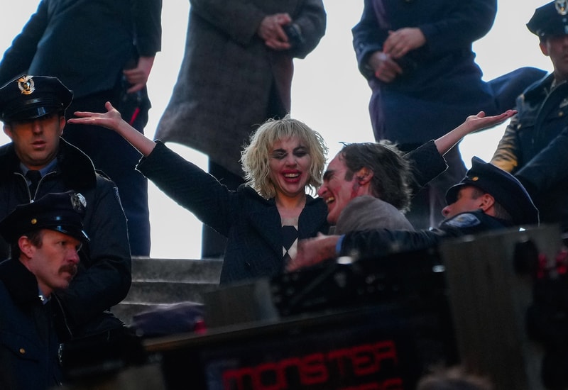 Joaquin Phoenix、Lady Gaga 主演《小丑 Joker: Folie à Deux》最新合體片場照曝光