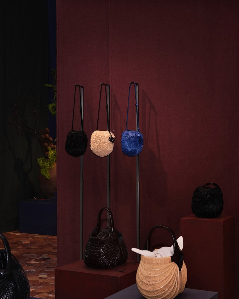 LOEWE 於米蘭家具展打造「LOEWE CHAIRS」最新項目