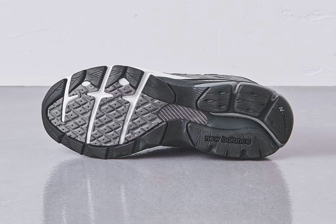 UNITED ARROWS x New Balance 990v3 最新聯乘鞋款發佈