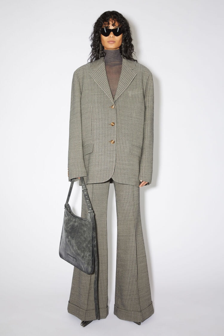 Acne Studios 正式推出全新 Platt Crackle 包袋