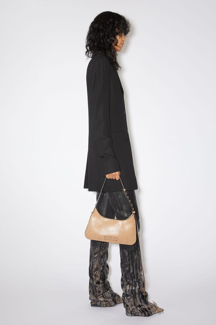 Acne Studios 正式推出全新 Platt Crackle 包袋