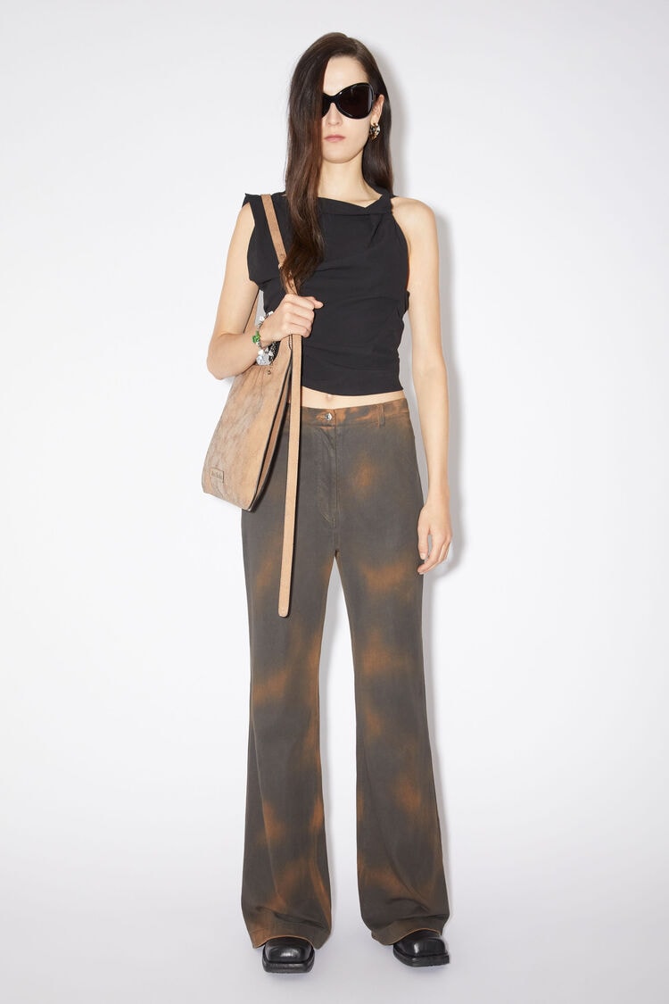 Acne Studios 正式推出全新 Platt Crackle 包袋