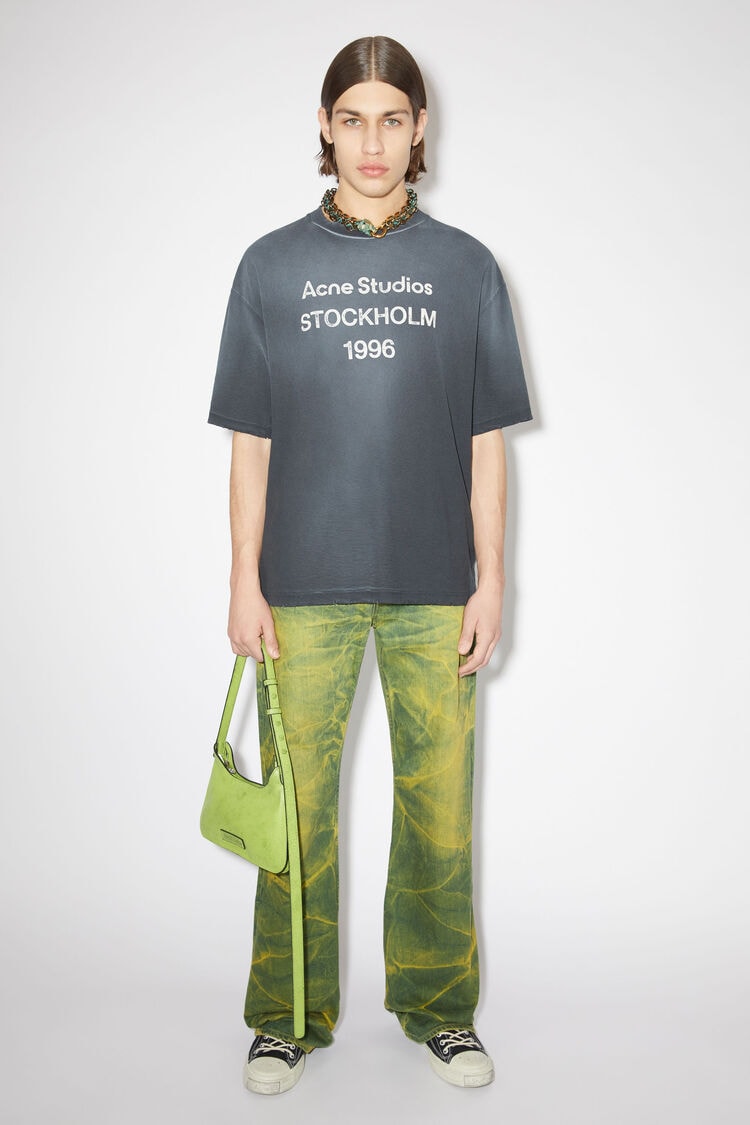 Acne Studios 正式推出全新 Platt Crackle 包袋