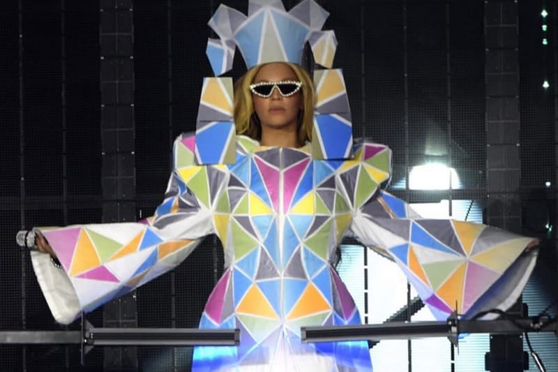 森永邦彥主理 ANREALAGE 為 Beyoncé《RENAISSANCE》世界巡演打造特殊變色服裝