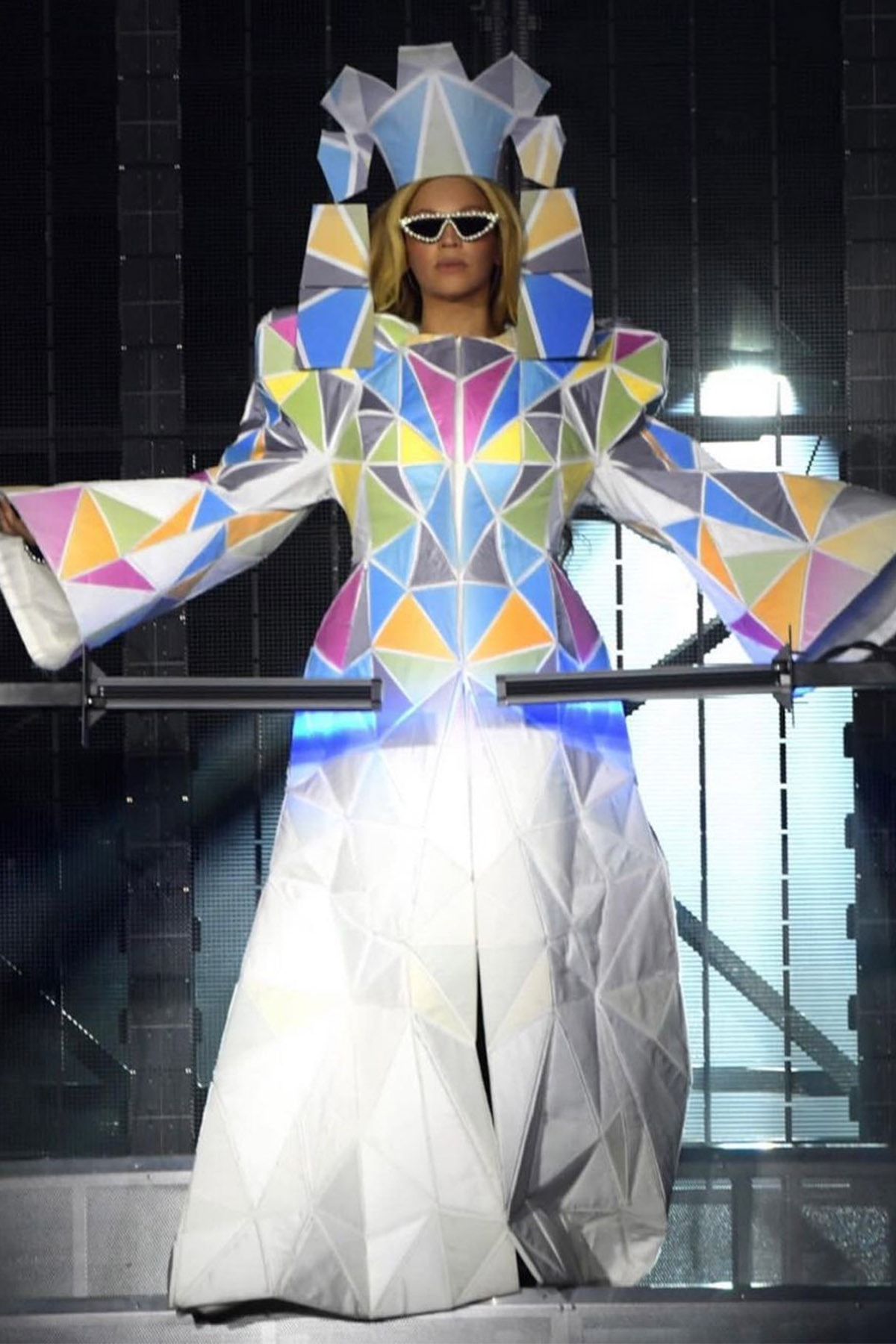 森永邦彥主理 ANREALAGE 為 Beyoncé《RENAISSANCE》世界巡演打造特殊變色服裝