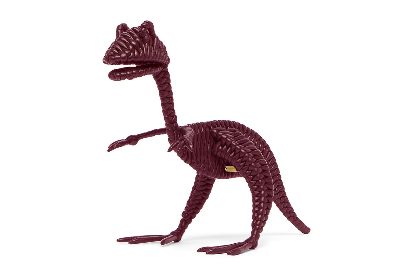 Bottega Veneta 正式推出 Intreccio 皮革編織恐龍、蛇造型擺飾