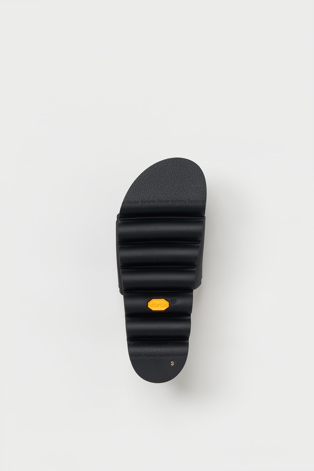 Hender Scheme 正式推出搭載 Vibram® 原創大底全新涼鞋「Caterpillar」