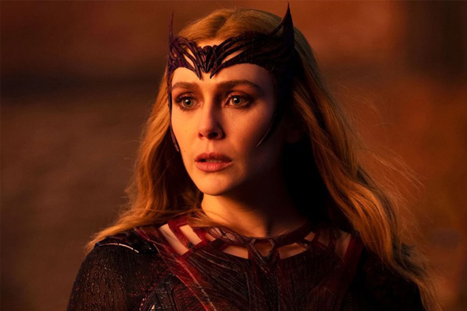 「緋紅女巫」Elizabeth Olsen 聲稱《奇異博士 2》編劇在拍攝前未能觀看《汪達幻視》